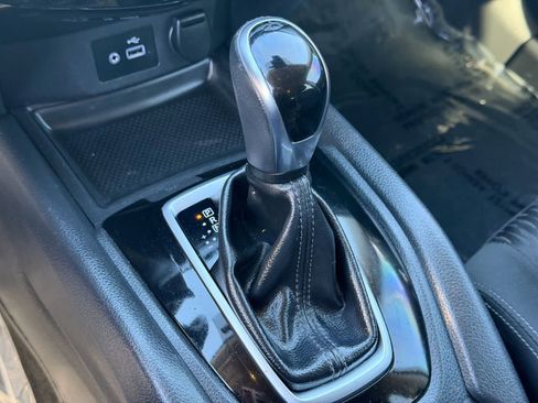 Certified 2020 Nissan Rogue SV FWD image 30