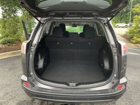 Used 2017 Toyota RAV4 LE w/ Carpet Mat Package AWD/4WD image 31