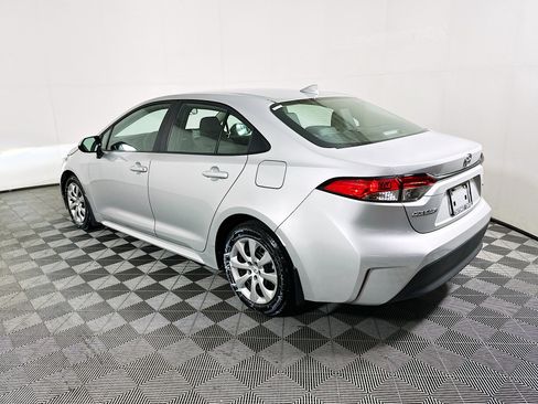 Used 2025 Toyota Corolla LE FWD image 4