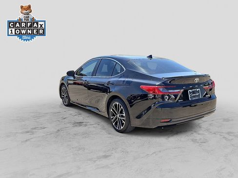 Used 2025 Toyota Camry XLE FWD image 6