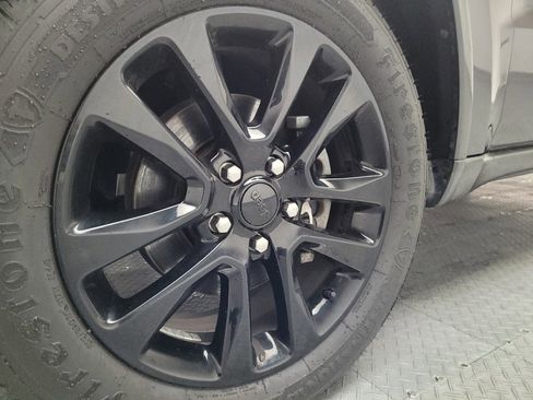 Used 2018 Jeep Grand Cherokee Altitude AWD/4WD image 31