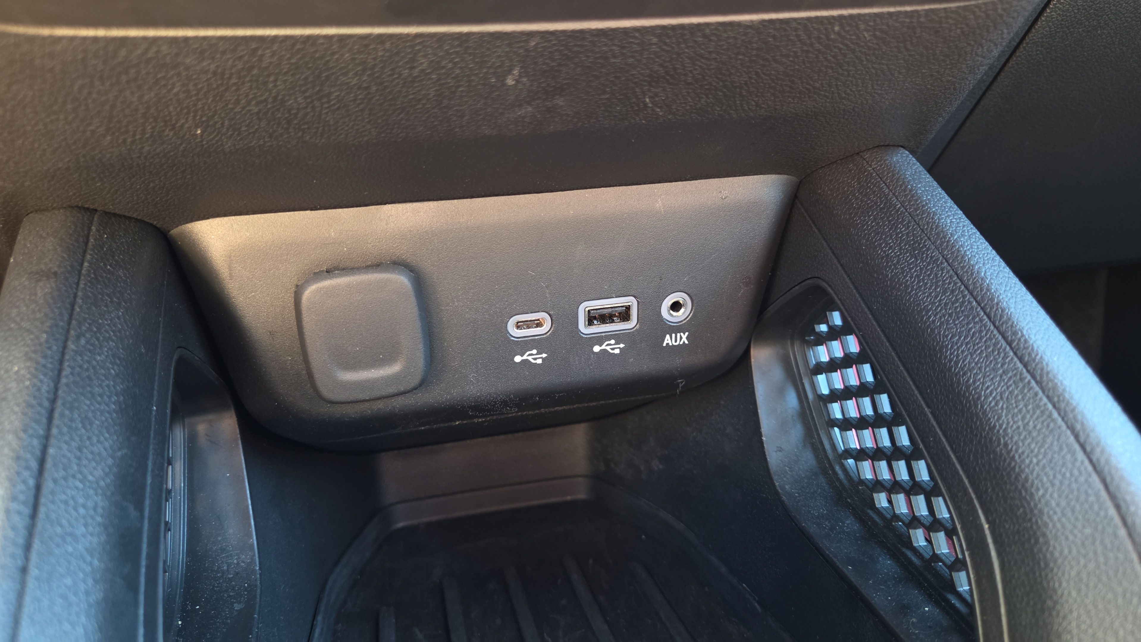 Used 2023 Chevrolet TrailBlazer RS w/ Convenience Package FWD image 23