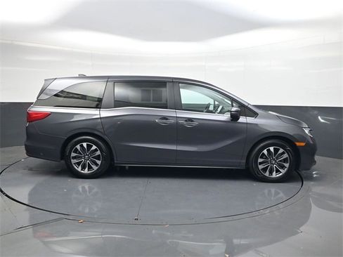 Used 2024 Honda Odyssey EX-L image 3