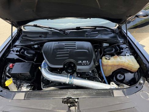 Used 2018 Dodge Challenger SXT RWD image 18