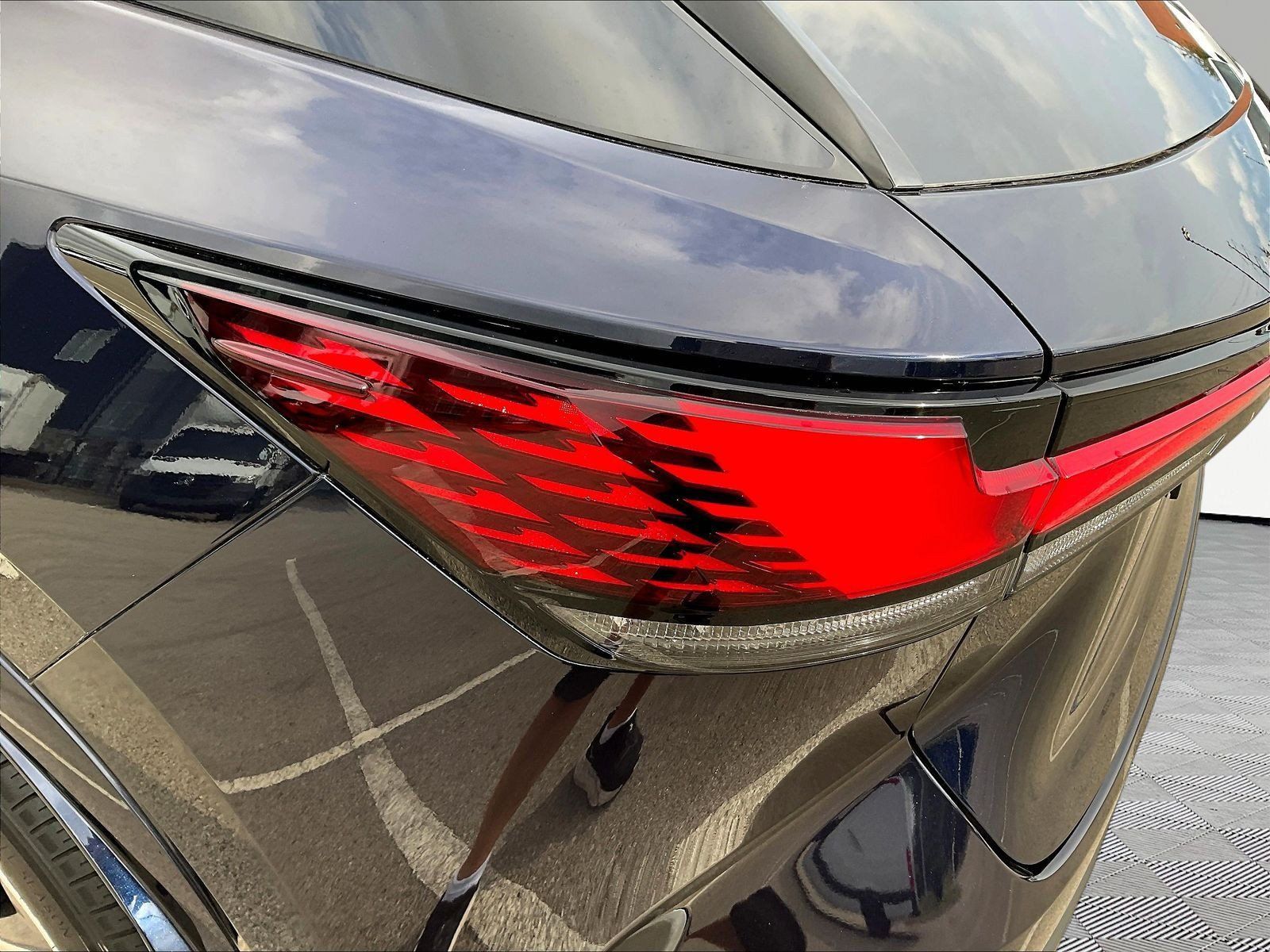 Used 2025 Lexus RX 350 Premium w/ Accessory Package (Z1) FWD image 23