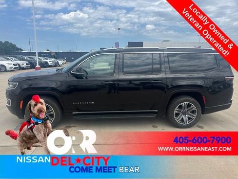 Used 2023 Jeep Wagoneer L Series II AWD/4WD image 2