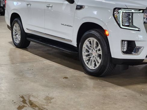 Used 2023 GMC Yukon XL SLT AWD/4WD image 16