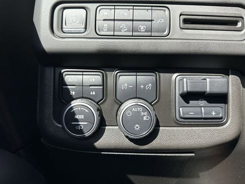 Used 2022 Chevrolet Tahoe Z71 w/ Z71 Off-Road Package image 21