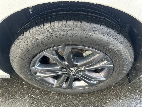 Used 2025 Toyota Sienna XSE w/ XSE Plus Package image 28