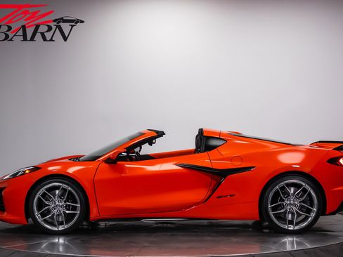 Used 2025 Chevrolet Corvette Z06 w/ Stealth Interior Trim Package RWD image 2