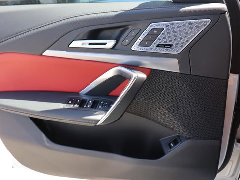 Used 2025 BMW X2 xDrive28i w/ Premium Package image 19