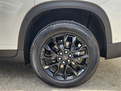 Used 2024 Chevrolet Traverse LT w/ Enhanced Driving Package image 32