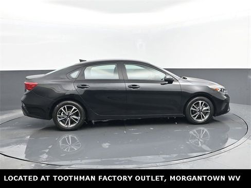 Used 2023 Kia Forte LXS w/ LXS Technology Package image 4