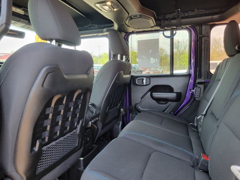 Used 2023 Jeep Wrangler Unlimited Rubicon 4xe AWD/4WD image 18