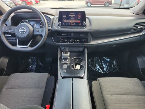 Used 2023 Nissan Rogue SV image 9