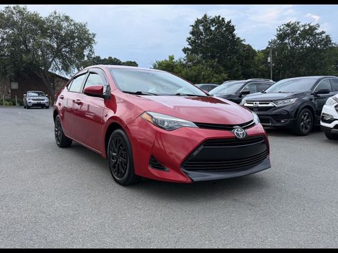 Used 2017 Toyota Corolla LE FWD image 1