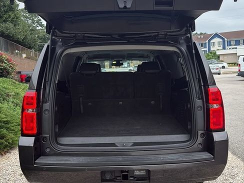Used 2016 Chevrolet Suburban LS RWD image 9