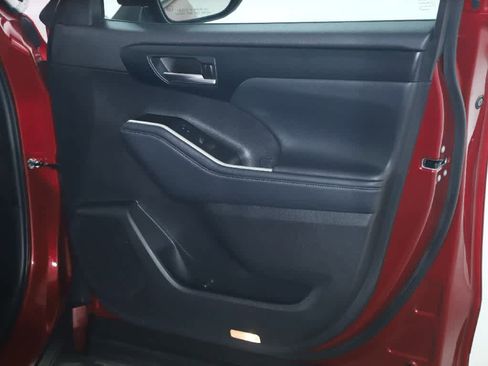 Used 2023 Toyota Highlander XSE image 35