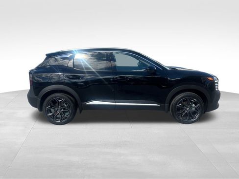 Used 2025 Nissan Kicks SR AWD/4WD image 7