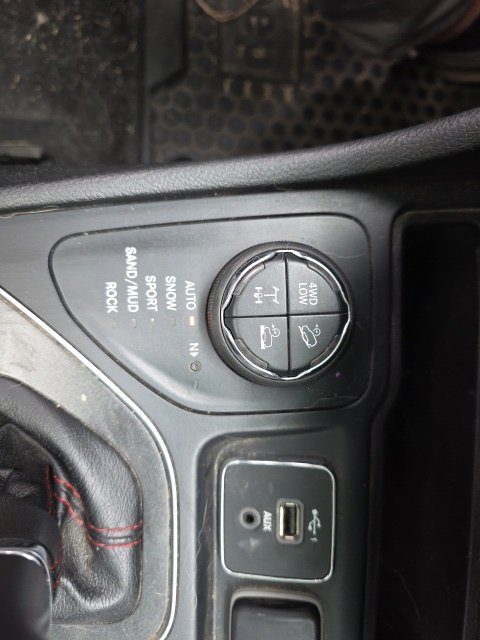 Used 2019 Jeep Cherokee Trailhawk AWD/4WD image 18