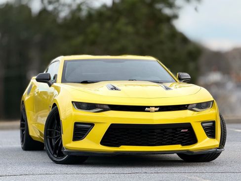 Used 2018 Chevrolet Camaro SS image 3