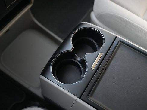 Used 2018 Toyota Sienna LE image 31