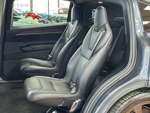 Used 2022 Tesla Model X image 18