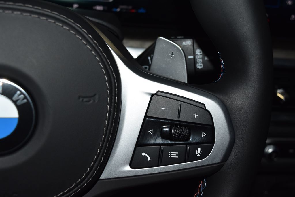 Used 2025 BMW X7 M60i AWD/4WD image 10