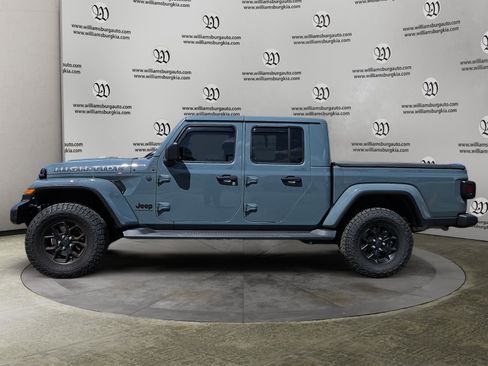 Used 2025 Jeep Gladiator Sport image 2