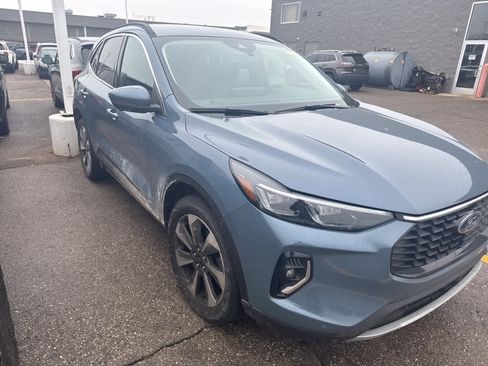 Used 2023 Ford Escape Platinum image 17