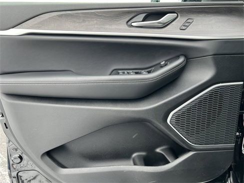 New 2025 Jeep Grand Cherokee L Limited w/ Luxury Tech Group II image 15