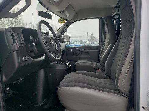 Used 2024 GMC Savana 2500 w/ Driver Convenience Package image 10