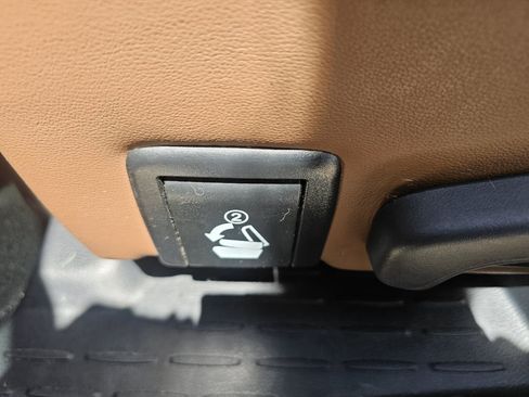 Used 2019 Toyota Highlander Limited Platinum AWD/4WD image 32