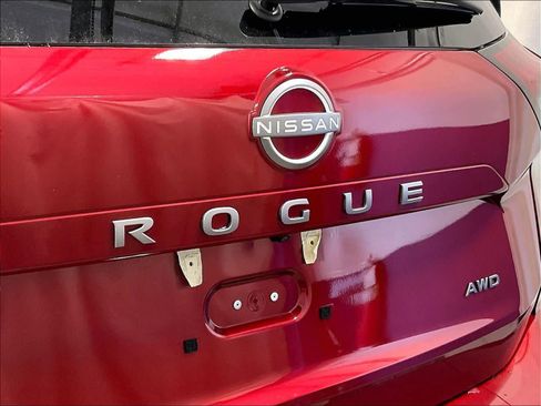 Used 2025 Nissan Rogue S image 28