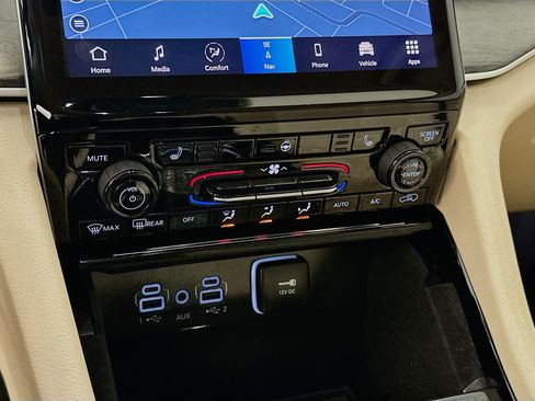 Used 2022 Jeep Grand Cherokee L Limited image 24