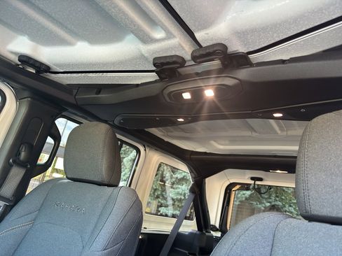 Used 2024 Jeep Wrangler Sahara image 28