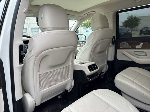 Used 2022 Mercedes-Benz GLS 450 4MATIC image 16