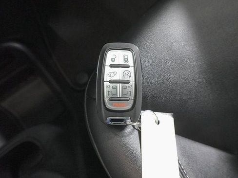 New 2026 Chrysler Pacifica Select AWD/4WD image 34