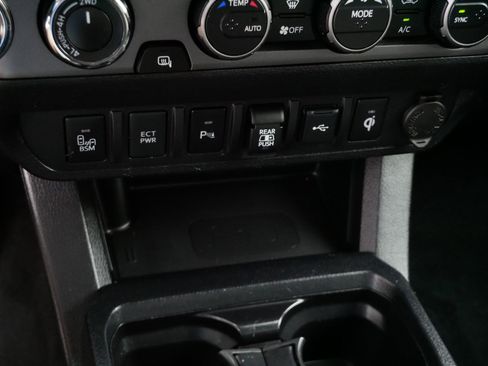 Used 2021 Toyota Tacoma TRD Sport w/ TRD Premium Sport Package AWD/4WD image 28