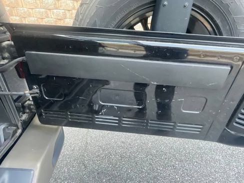 Used 2017 Jeep Wrangler Unlimited Sahara AWD/4WD image 8