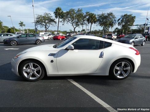 Used 2010 Nissan 370Z Coupe RWD image 10