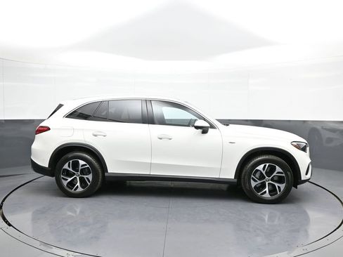 Used 2025 Mercedes-Benz GLC 350e 4MATIC image 5
