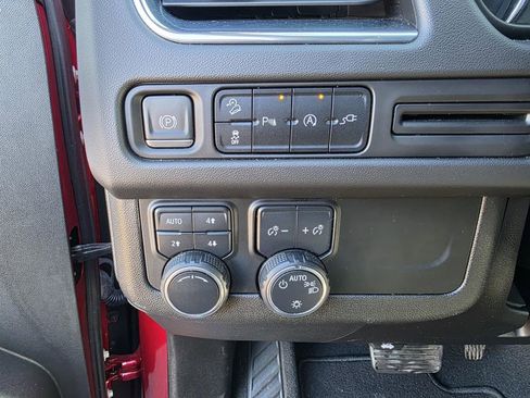 Used 2021 Chevrolet Tahoe Z71 image 13