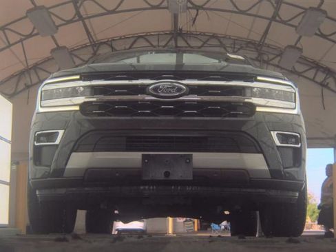 Used 2024 Ford Expedition Limited AWD/4WD image 4