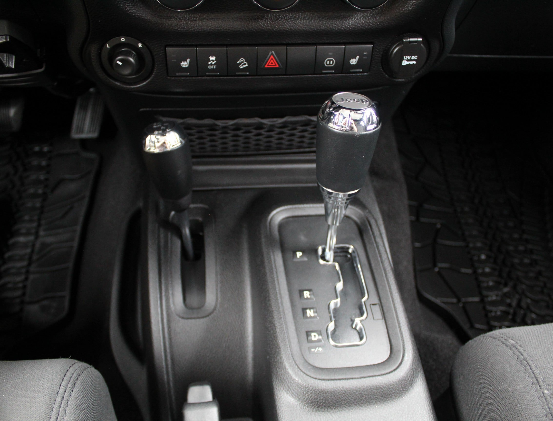 Used 2012 Jeep Wrangler Unlimited Sahara w/ Connectivity Group AWD/4WD image 30