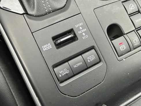 Used 2023 Toyota Highlander XLE AWD/4WD image 30