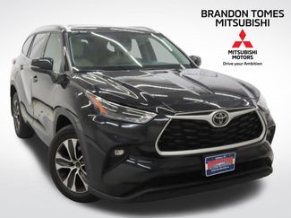 Used 2022 Toyota Highlander XLE AWD/4WD video 1