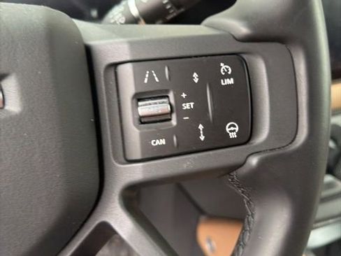 Used 2025 Land Rover Defender 110 X-Dynamic SE image 16