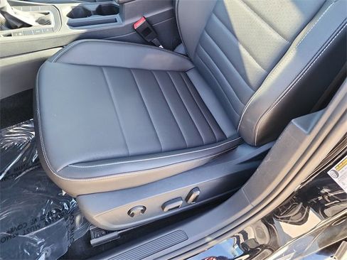 Used 2024 Volkswagen Jetta SE image 13