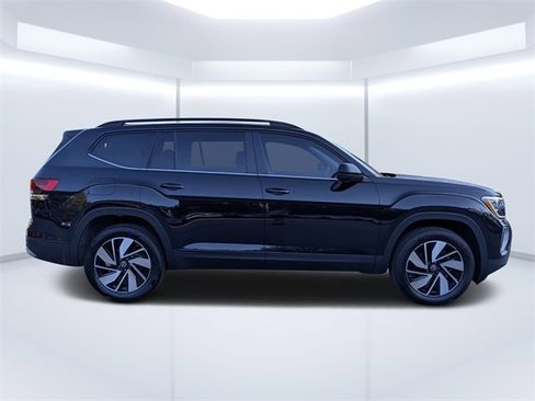 New 2026 Volkswagen Atlas SE image 2